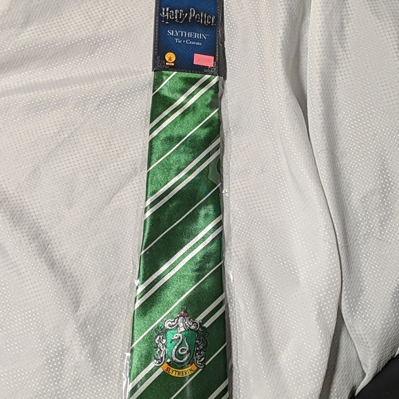 Harry Potter Slytherin Tie - Picture 3 of 4